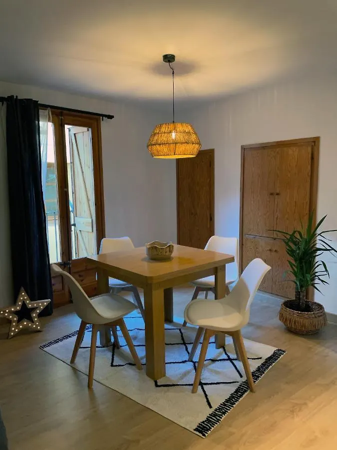 Apartaments Albinana Llavorsi Apartment